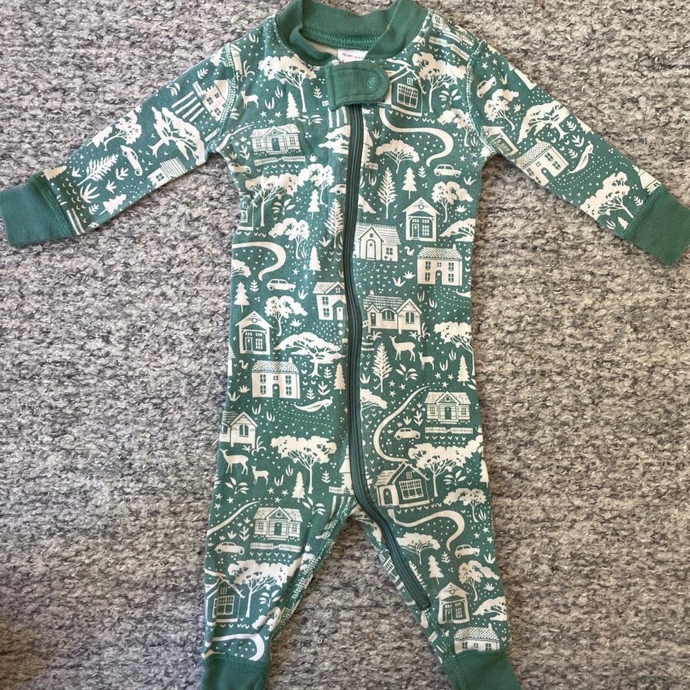 Hannah Andersson PJs 6-12 months 💚